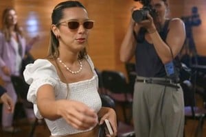 El fallo del Tribunal de Río de Janeiro permite el retorno de Páez a su país tras una disputa legal por insultos en Ipanema, con condiciones atenuadas.