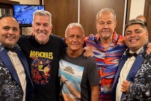 Midachi y Los Palmeras compartieron una grabación especial en medio de la gira despedida del trío humorístico.