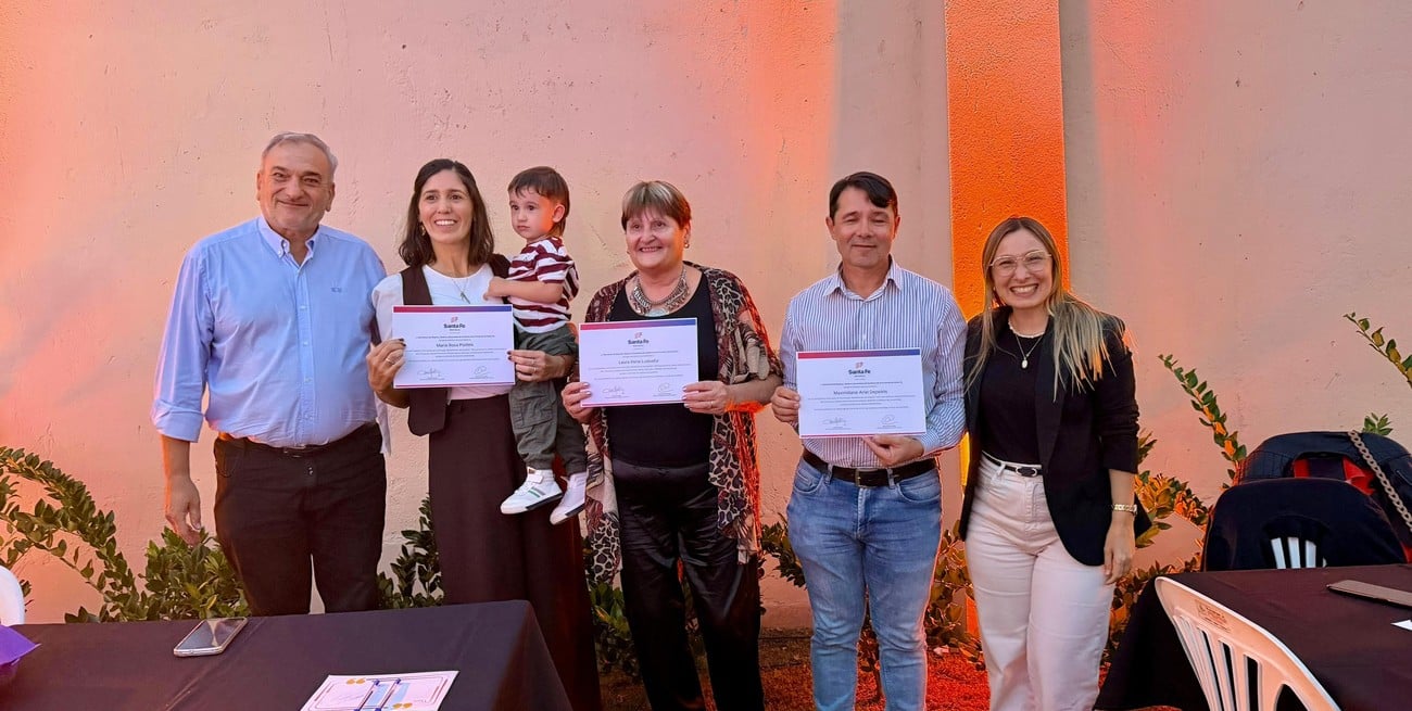 Calvo acompañó la presentación de la antología "Santafesinas que inspiran"