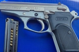El arma secuestrada a la joven delincuente. Foto: El Litoral