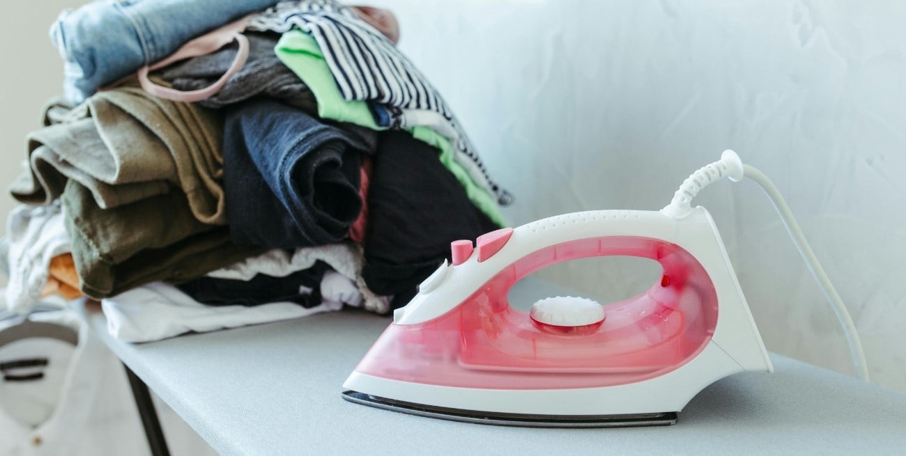 Qué revela la psicología sobre las personas que no planchan la ropa y su personalidad