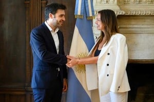 Torres y Pettovello firmaron el acuerdo por deuda previsional de Anses con la caja de jubilaciones provincial.