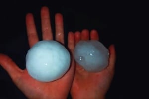 Feroz granizo en San Rafael: hubo daños, árboles caídos y cortes de luz en el sur mendocino