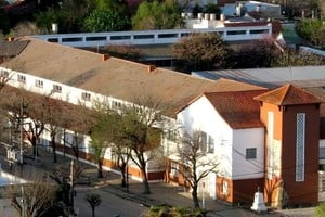 La detección de elementos punzocortantes en mochilas de estudiantes de primer año en Reconquista llevó a la intervención de seguridad y autoridades.