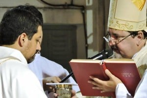 El fallecimiento fue comunicado por el obispo Ángel José Macín, quien transmitió un mensaje de fe en medio del dolor. Foto: Gentileza Radio Amanecer