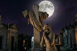 “Plenilunio en el Cementerio”: arte y patrimonio bajo la luna llena