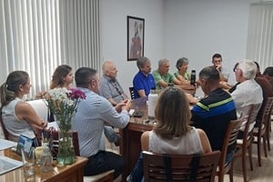 Reunión con tamberos y autoridades provinciales.