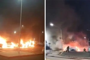 Bomberos sofocaron las llamas, pero los seis vehículos sufrieron daños totales.