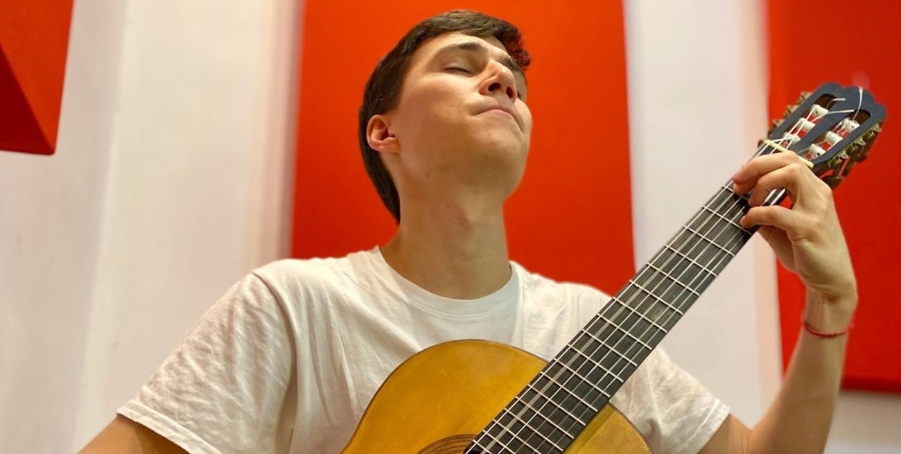 Un gurí, una guitarra y un río: el nuevo disco de Matías Rojas
