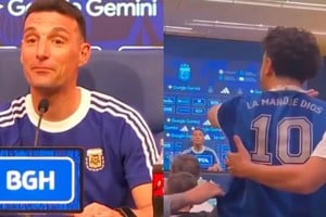 Un hincha cuestionó a Scaloni y desató un momento inesperado en La Bombonera.