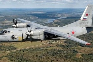 El Antonov An-26 perdió contacto durante un vuelo programado sobre Crimea y fue hallado destruido por los equipos de rescate.
