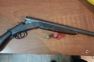 El arma de fuego incautada por el Comando Radioeléctrico. Foto: El Litoral