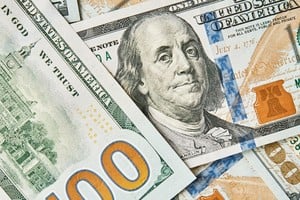 El dólar blue finalizó en $1.395 para la compra y $1.415 para la venta.