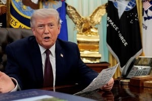 Trump abrió la puerta a una nueva ronda de diálogo con Irán. Créditos: REUTERS/Evan Vucci