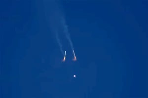 El cohete SLS y Orion forman parte de la misión Artemis II hacia la Luna.