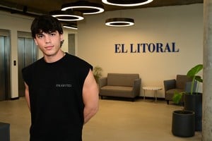 Nahuel Pirovano visitó la redacción de El Litoral y compartió detalles de su presente en Disney y sus próximos proyectos. Crédito: Flavio Raina