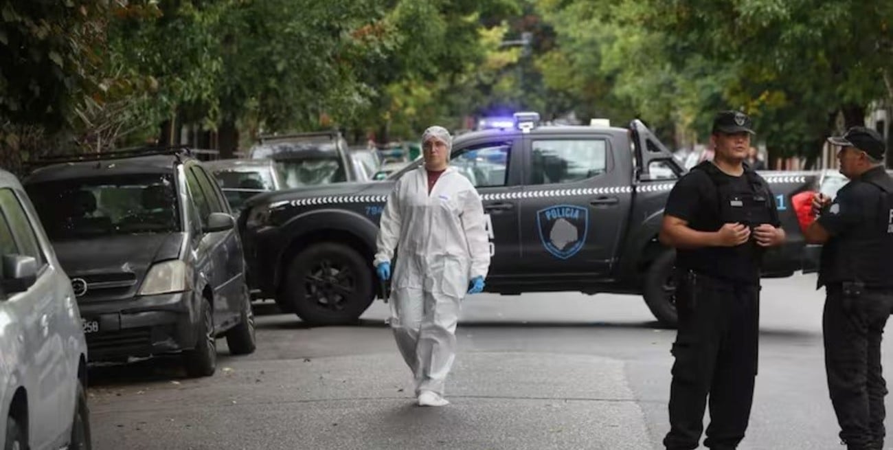 Una policía disparó dentro de un auto en un viaje compartido por aplicación
