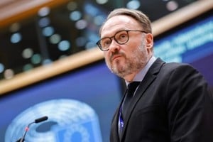  "Cuanto más puedan hacer para ahorrar petróleo —especialmente diésel y combustible de aviación—, mejor", apeló el comisario europeo de Energía, Dan Jørgensen.