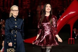 Streep y Hathaway compartieron un momento de complicidad que recordó a sus mejores épocas de rodaje.