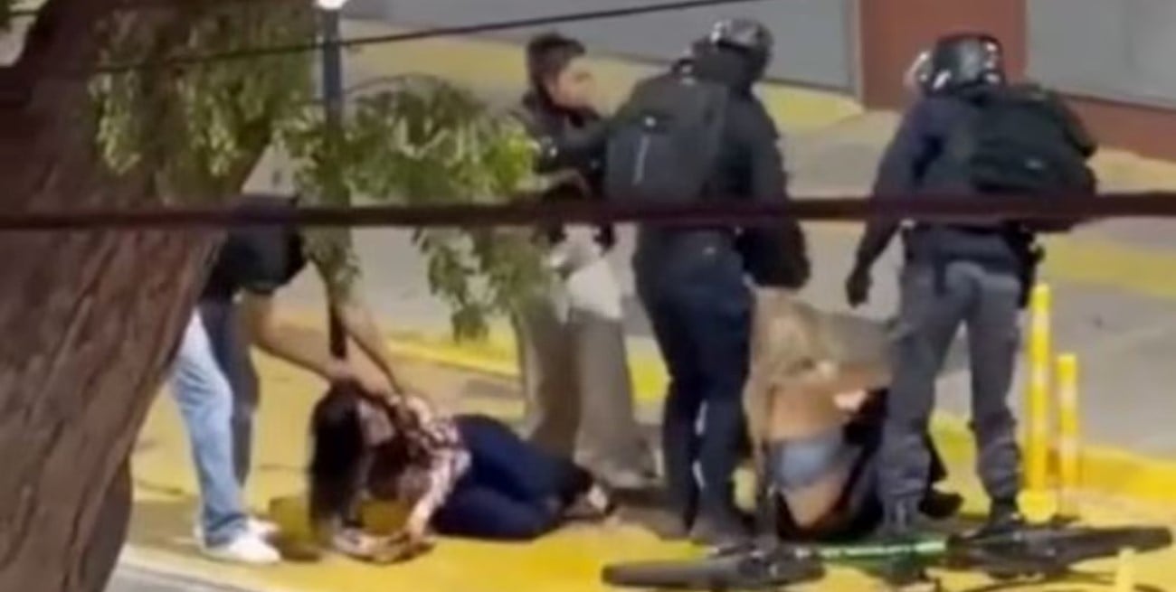 Pelea entre mujeres a la salida de un boliche en Neuquén