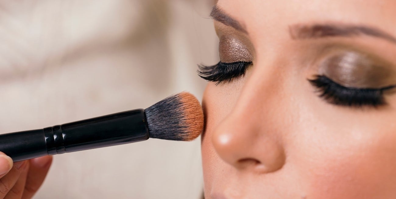 Errores de maquillaje que afectan tu look con luz natural