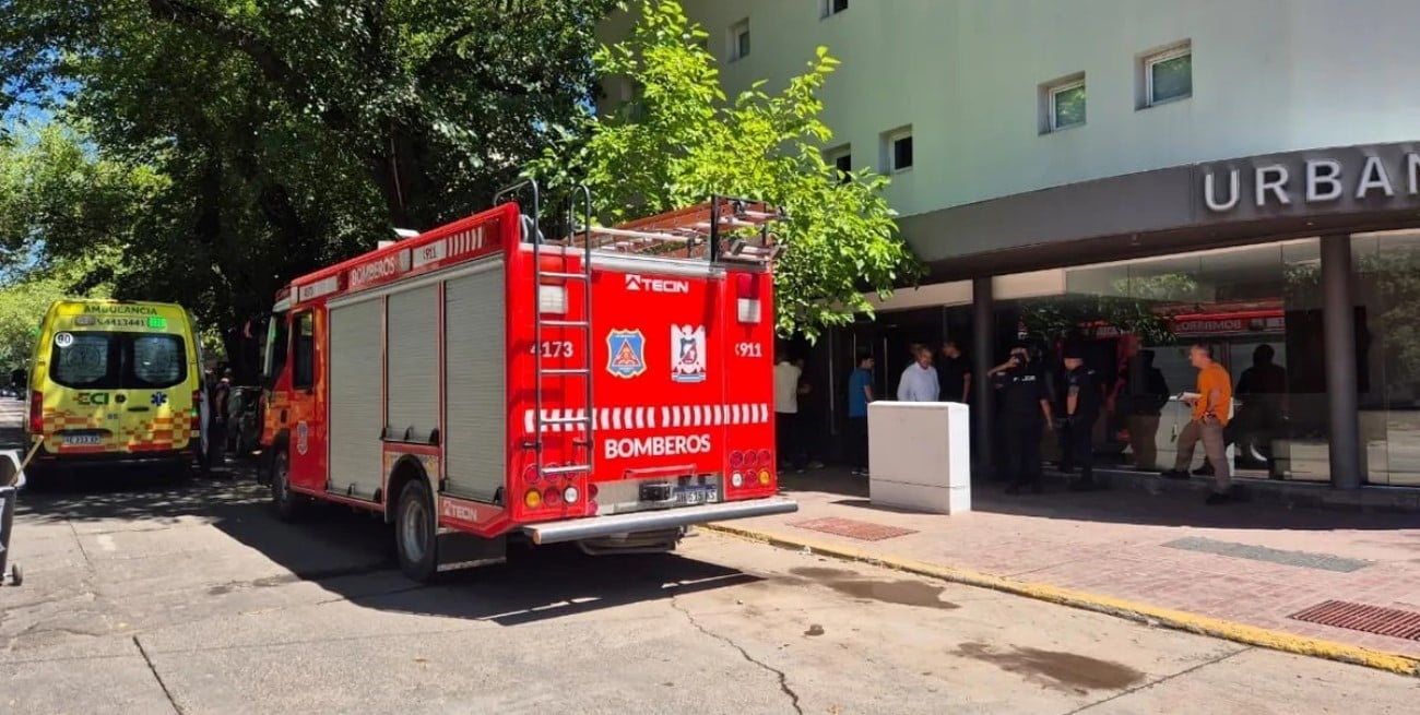 Video: tres operarios intoxicados con pintura fueron rescatados de una cisterna en Mendoza