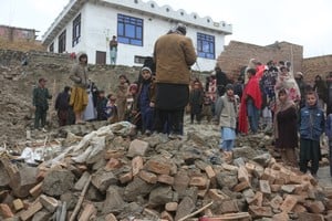 lluvias torrenciales y un sismo fatal devastan el noreste afgano.