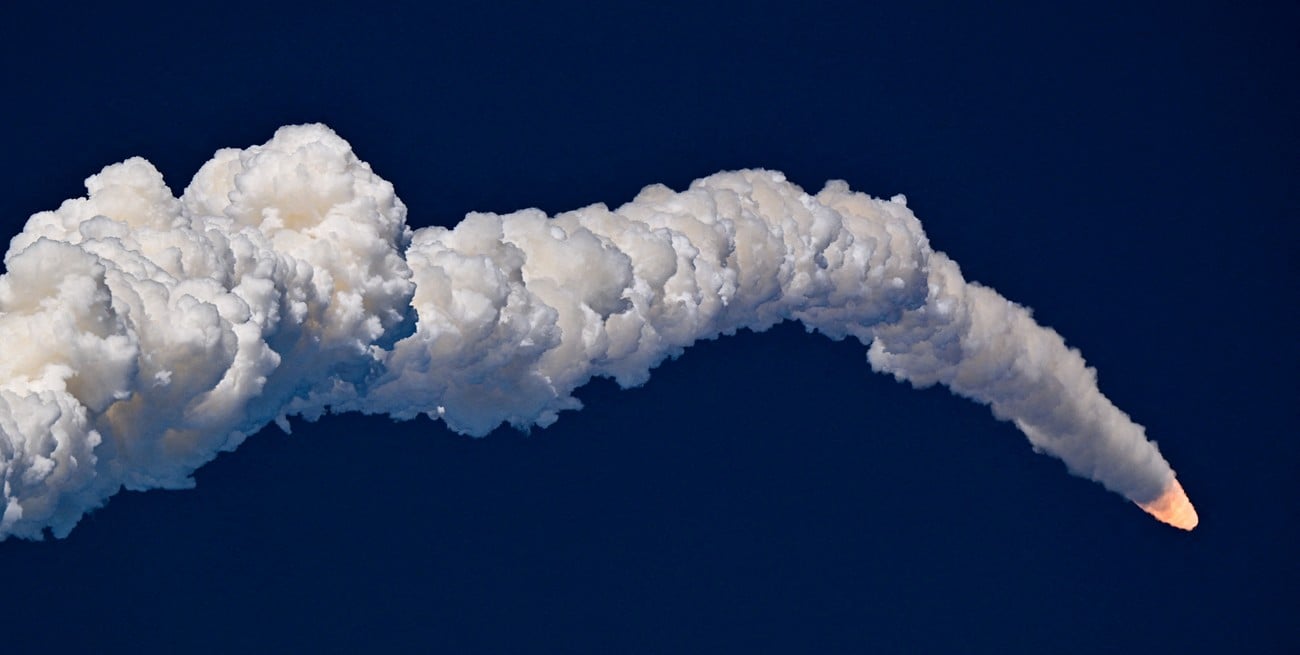 Artemis II sigue su travesía hacia la Luna y alcanza el punto medio del recorrido