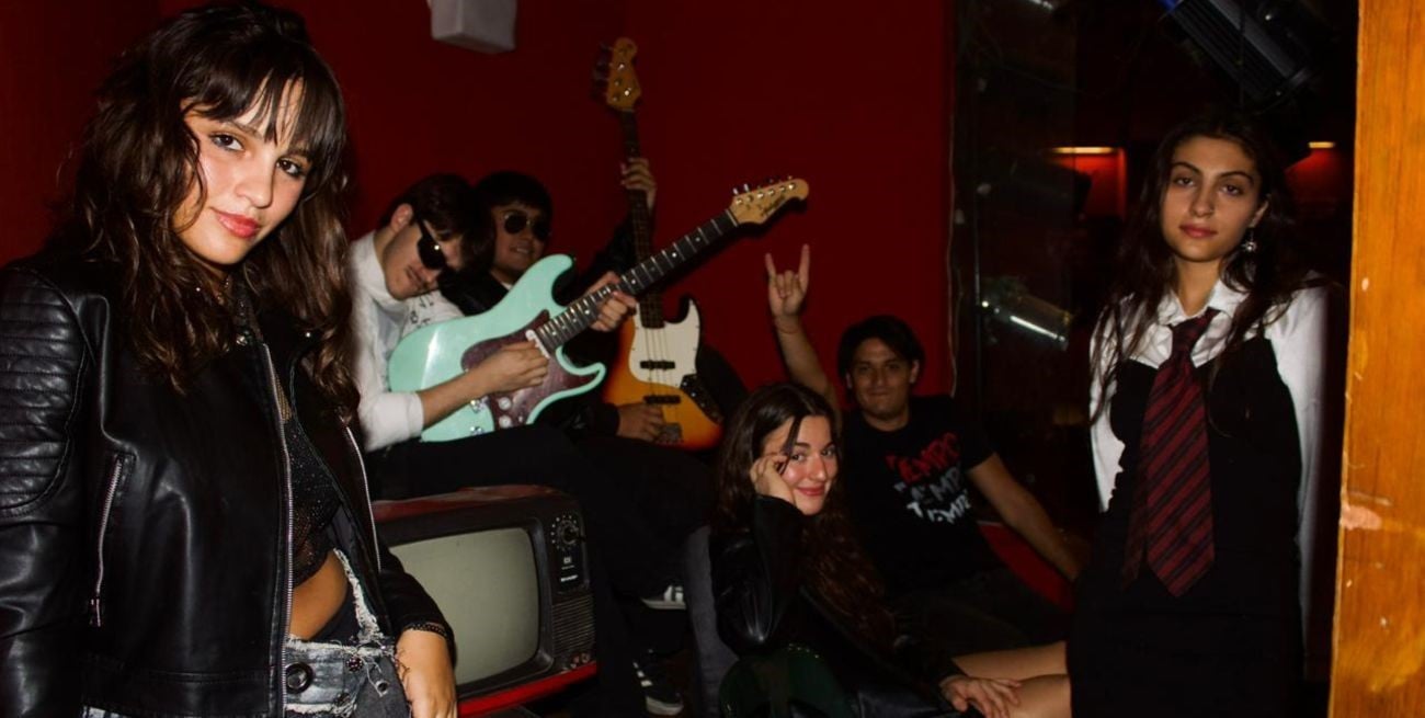 Zapada de Luna presentó "Universos en un papel"