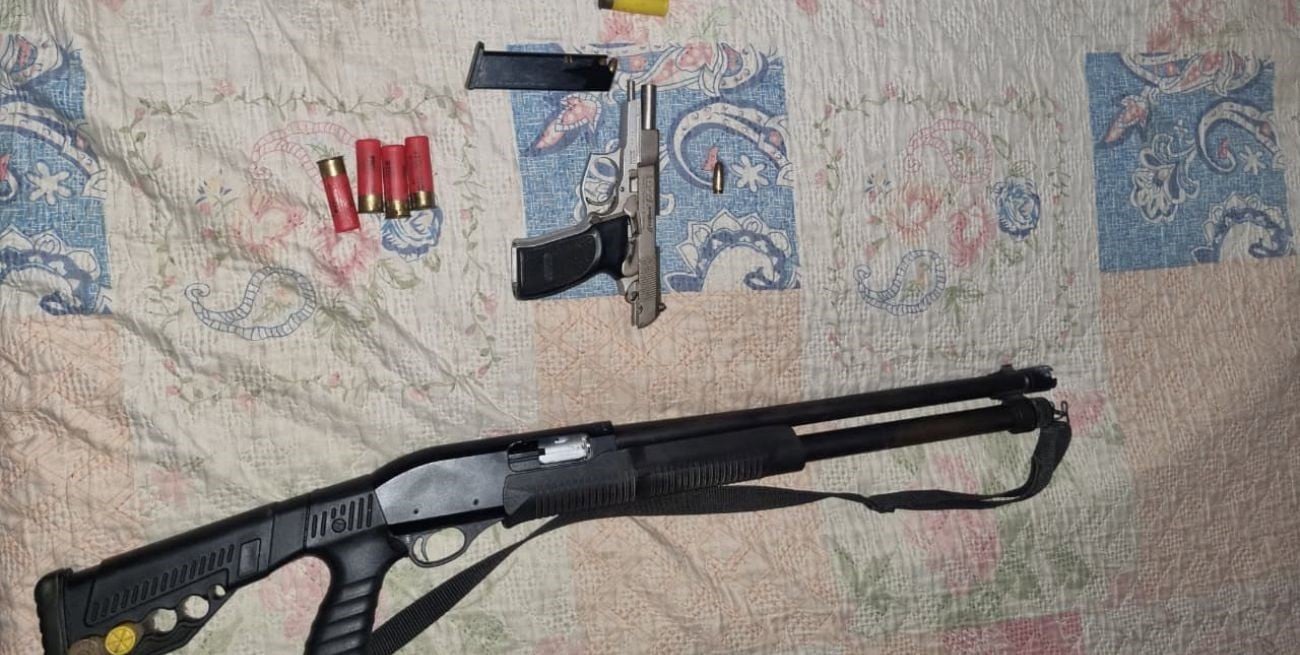 Amenazó de muerte a su propio hijo con armas de fuego para que abandone su casa