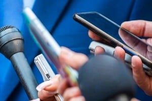 Un informe de Fopea advierte sobre el incremento de agresiones a periodistas de numerosos medios del país desde el año 2023.