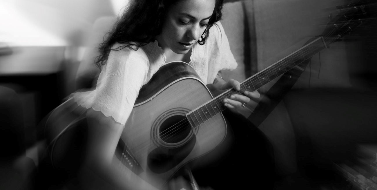 Es argentina, vivía en Qatar, la guerra la obligó a irse y acaba de lanzar un nuevo disco
