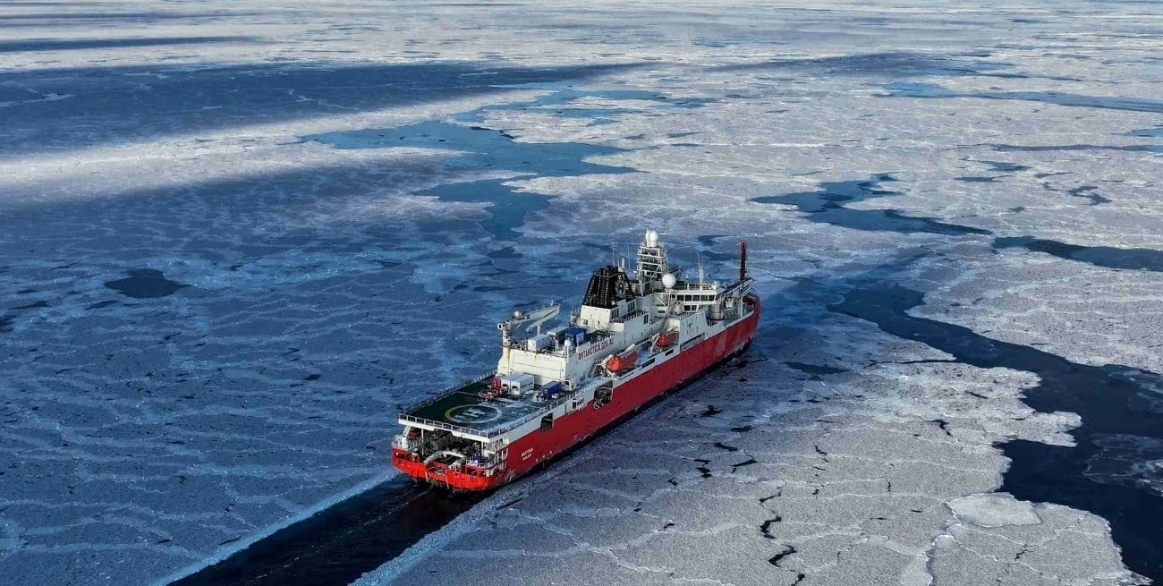 Buscaban un barco histórico en la Antártida y hallaron bajo el hielo un fenómeno nunca visto