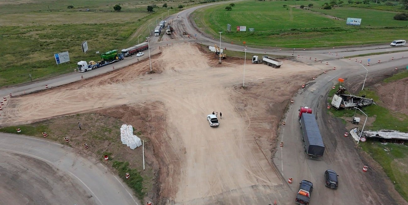 Arrufó: continúa la construcción de la rotonda en el cruce de las Rutas N° 34 y 39