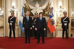 Milei y Kast posaron en el Salón Blanco antes de la reunión bilateral en Casa Rosada.