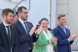 El acto oficial conmemorativo se llevó adelante en la explanada de la Parroquia Santísima Trinidad, uno de los espacios más significativos de la historia rufinense.
