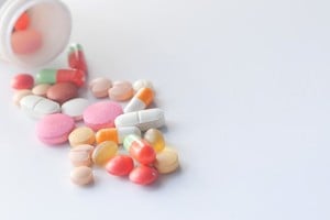 Uno de los errores es recurrir a antibióticos sin una consulta médica previa