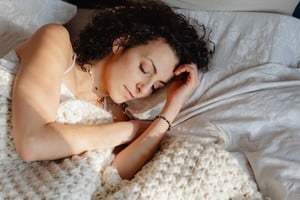 Dormir bien es un pilar fundamental para la salud física y mental.