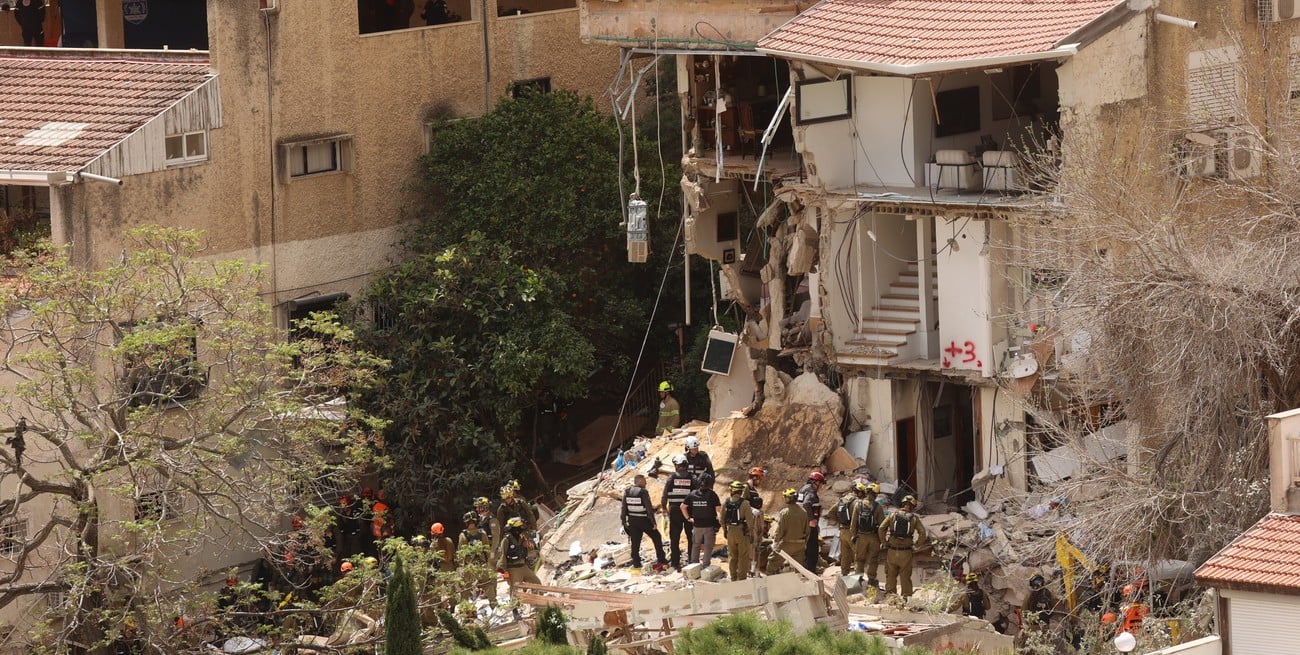 Escalada bélica: Irán lanzó ataques contra Israel, bases en Kuwait y buques de Estados Unidos