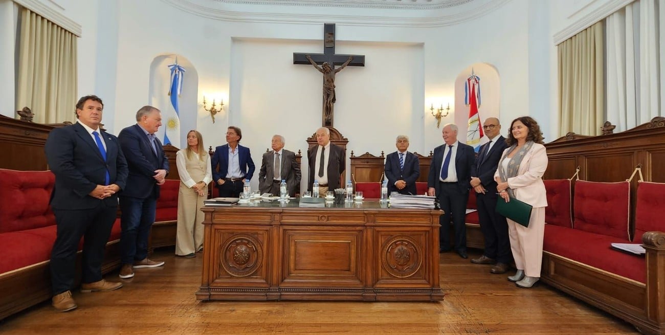 Delegación de sentencias, desorden interno y errores jurídicos: fundamentos de la destitución del juez Della Siega