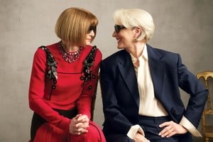 Anna Wintour y Meryl Streep con posan para la portada de Vogue USA con diseños de Prada. Foto: @annieleibovitz para Vogue