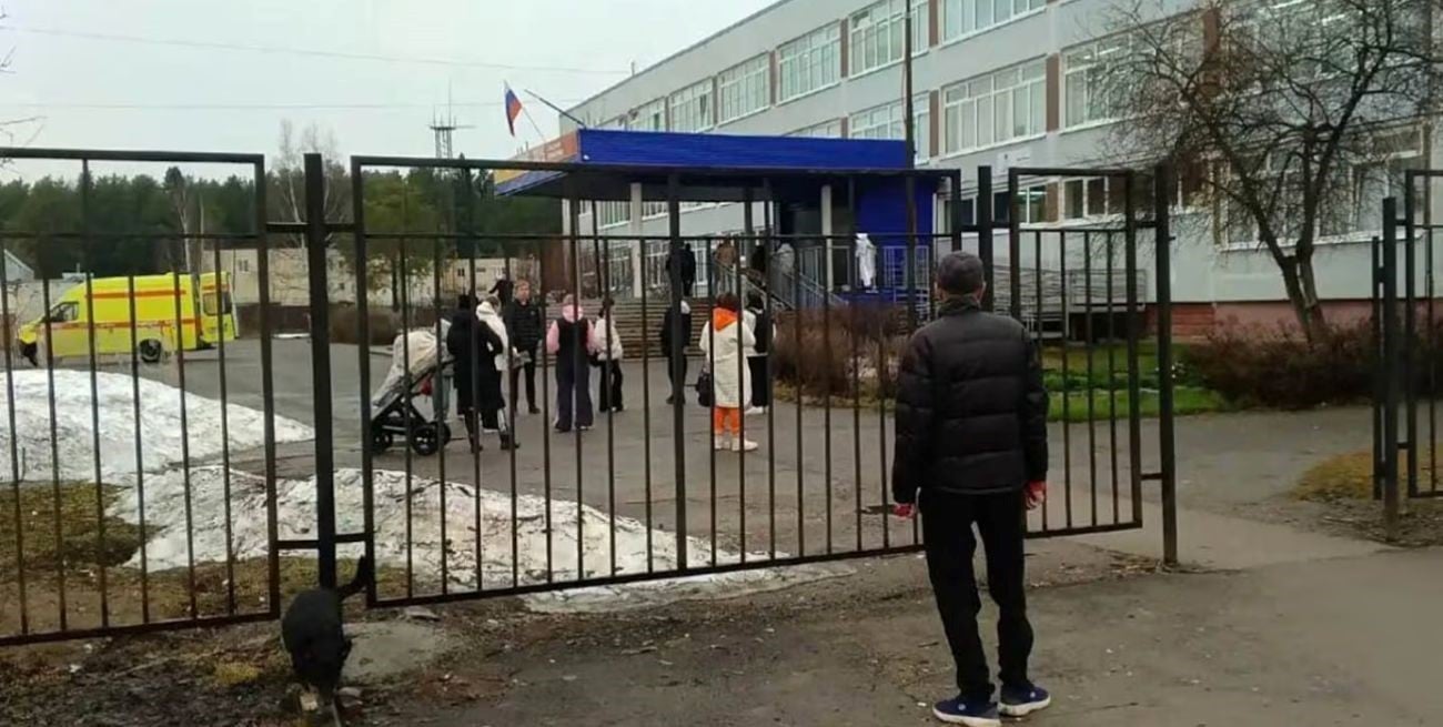 Rusia: un alumno atacó con un cuchillo a una profesora en la puerta de la escuela y la mató