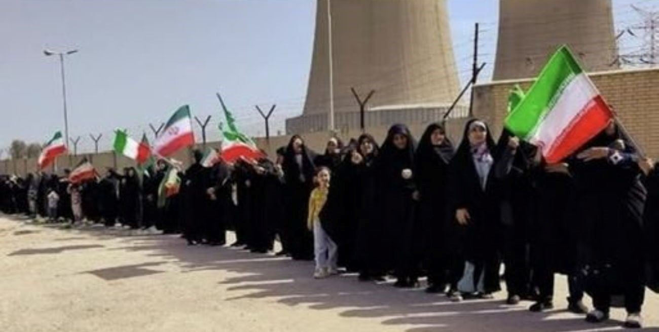 Iraníes formaron “cadenas humanas” alrededor de las centrales eléctricas luego de que Trump advirtiera una "demolición total"
