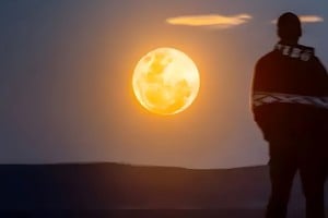 El venadense Manu Agraso y su vínculo especial con la luna.