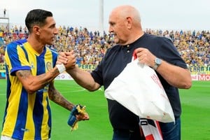 Spahn aclaró el tema del cobro de los sueldos del plantel. Foto: Manuel Fabatía