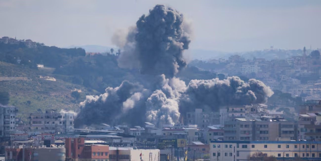 Israel lanzó un ataque masivo contra Hezbollah y bombardeó más de 100 objetivos en Líbano