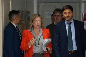 Ministra Alejandra Monteoliva y gobernador Maximiliano Pullaro. Foto: Gentileza 