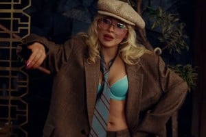 Estilo "Retro-Chic" de Sabrina Carpenter. 