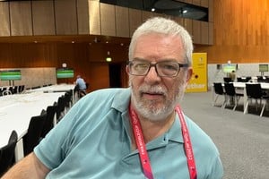 Sergio Levinski, el prestigioso periodista argentino, que reside en Europa desde hace décadas y fue condecorado por Fifa.