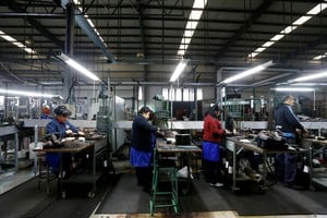El sector fabril volvió a mostrar un amplio mapa de caída en la actividad, con la producción textil y automotor entre los rubros más golpeados. Foto: Archivo / REUTERS / Enrique Marcarian.